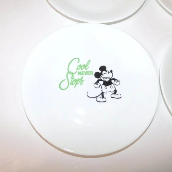 Set 4 Corelle x Disney Mickey Mouse 8.5" round graphic Dinner Plates - Picture 4 of 7